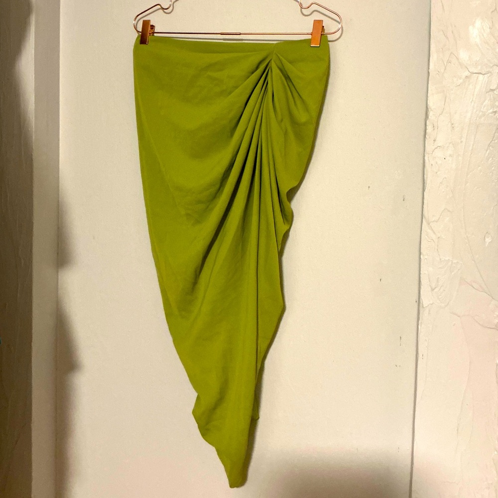 Green midi skirt with detail in front